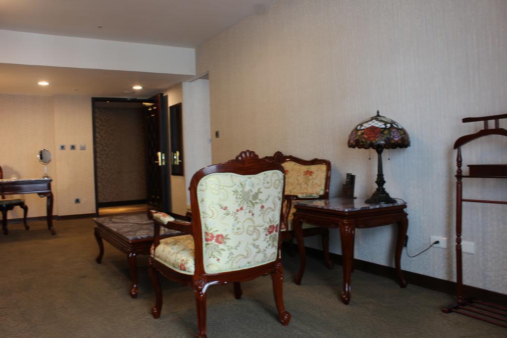 Royal Seasons Hotel Taichung‧Zhongkang Exteriör bild