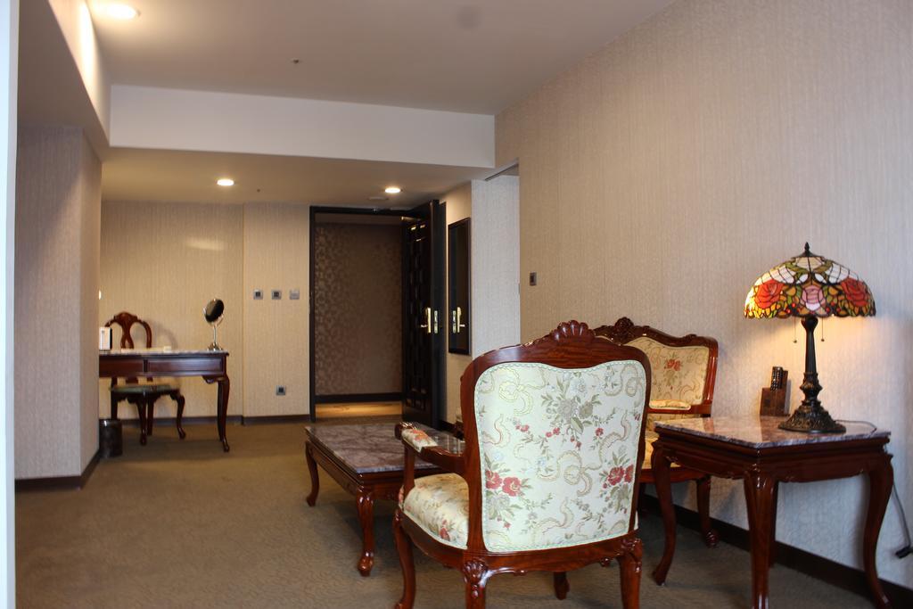 Royal Seasons Hotel Taichung‧Zhongkang Exteriör bild